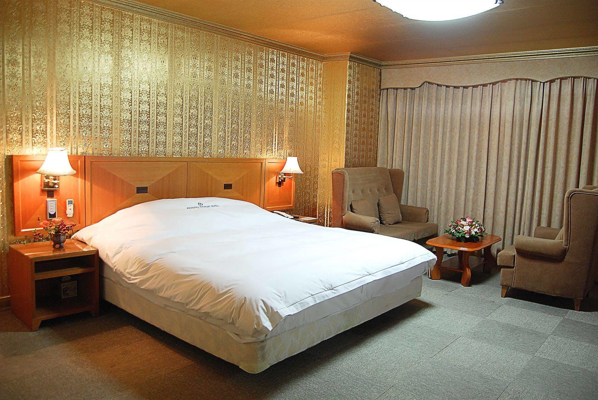 Arirang Tourist Hotel Changwon Exterior foto