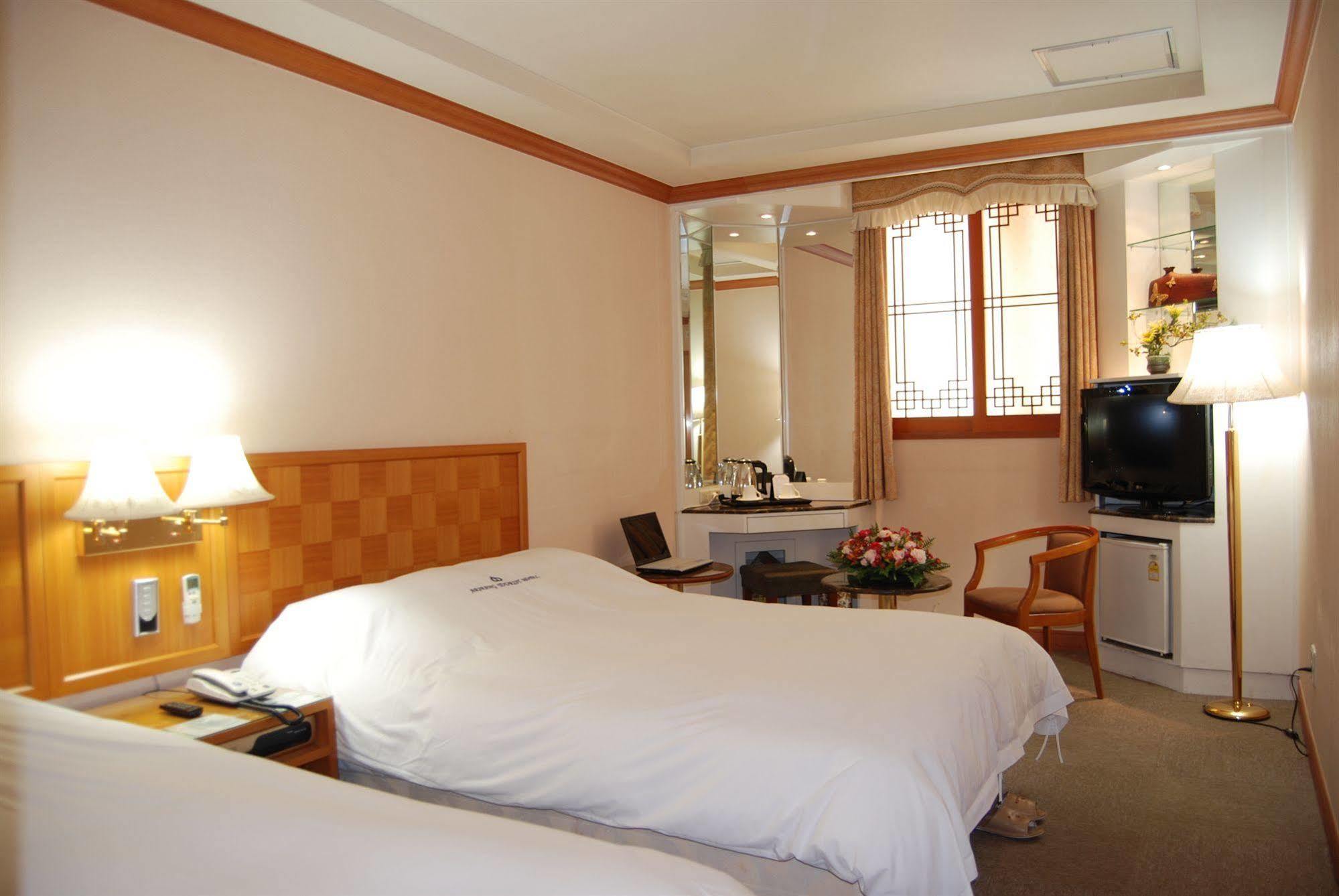 Arirang Tourist Hotel Changwon Exterior foto